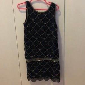 Beautiful dress. Perfect for the holidays